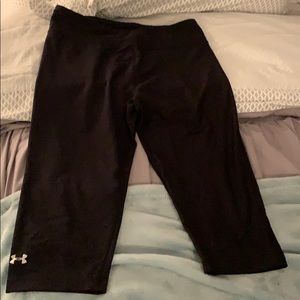 Black heat gear Capri work out pants